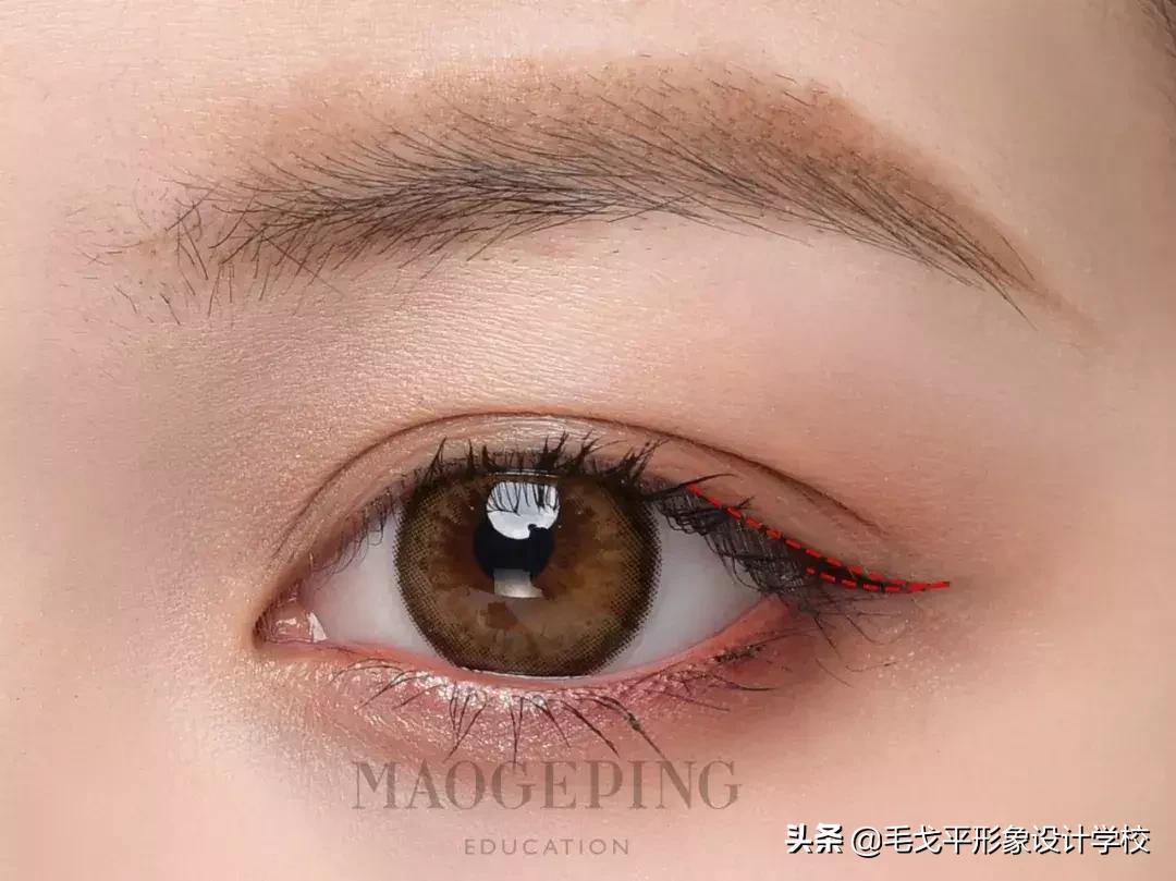 眼线一笔成型教学,眼线一画就成梯形