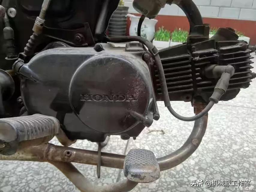 本田有一款摩托车很大又很宽,本田70cc