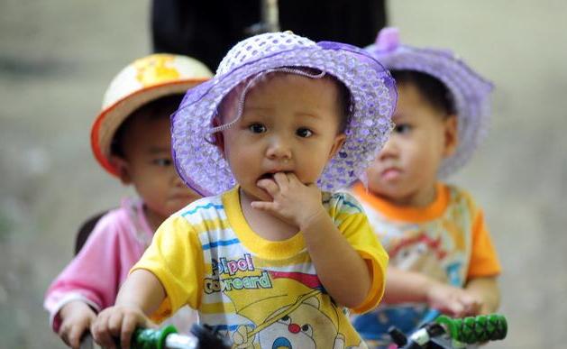 让孩子独立的正确方法,过早让孩子独立的后果