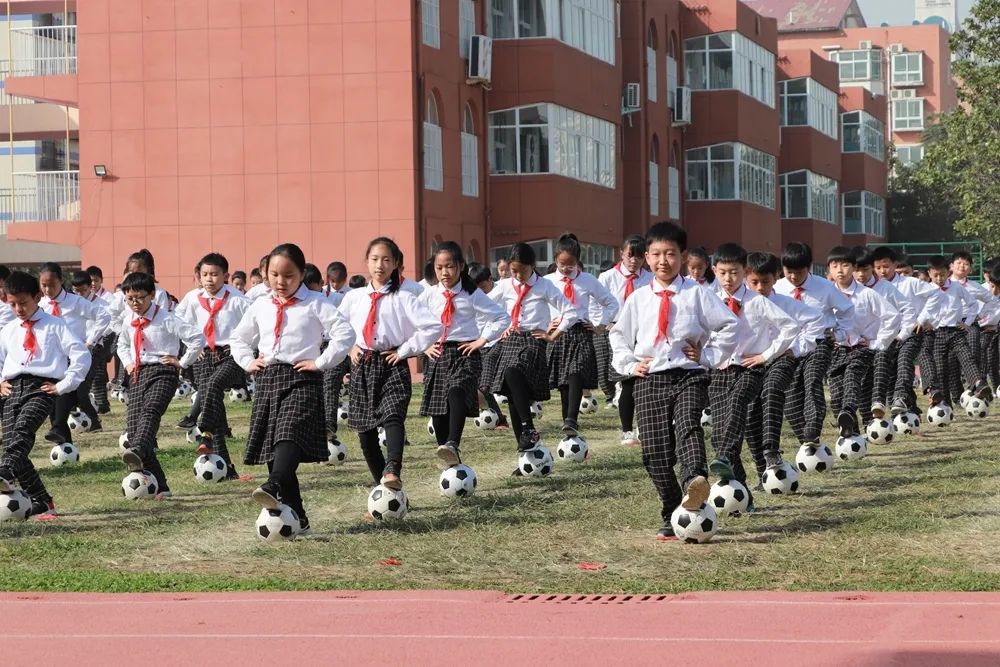 小学校园足球比赛的超燃时刻,漯河小学足球比赛的视频