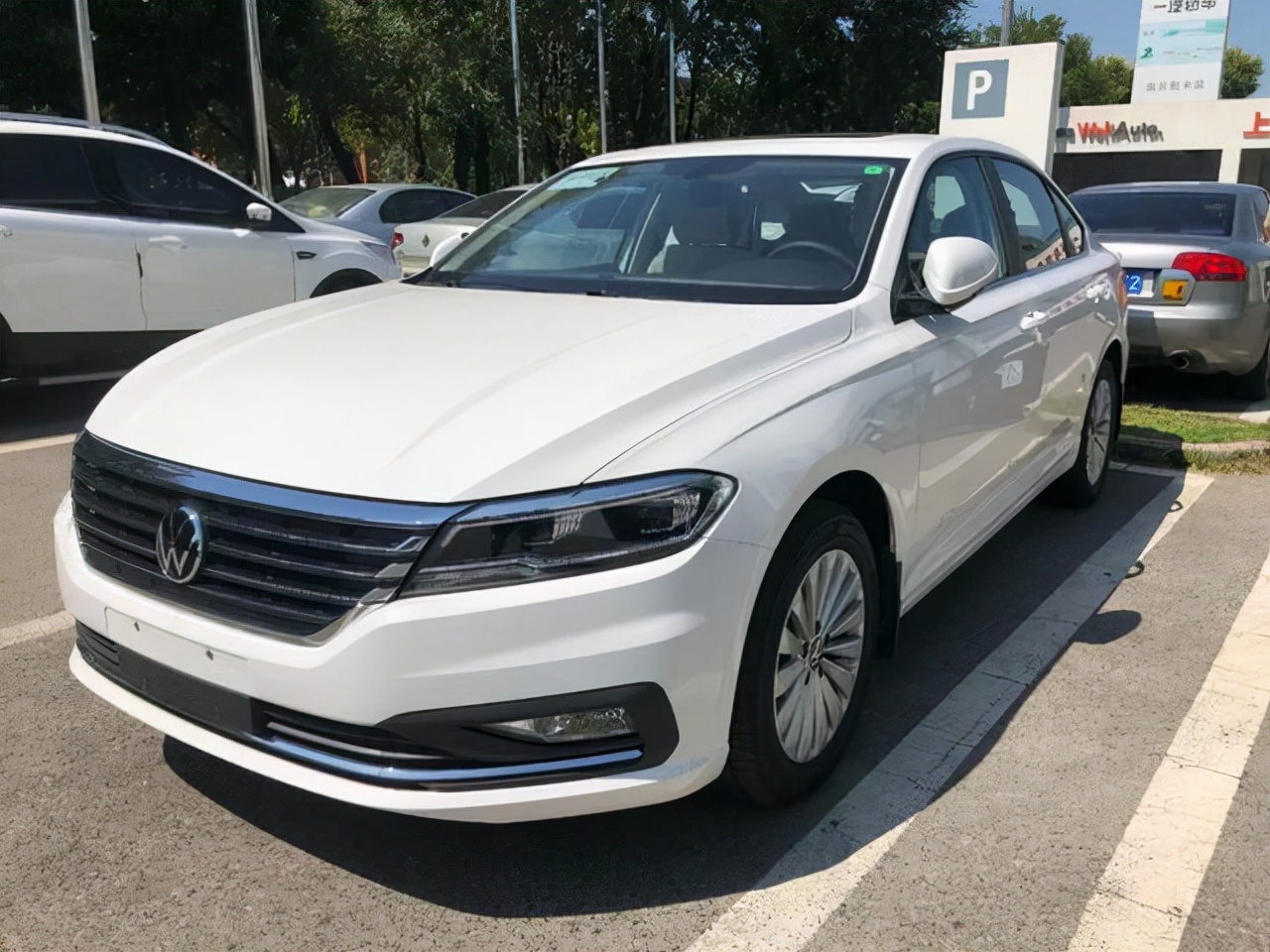 养10万左右的车一年费用多少钱,养一台七八万的车一年需要多少钱