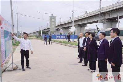 勇立潮头踏浪行奋楫扬帆天地宽,十余载逐浪前行青春勇立潮头