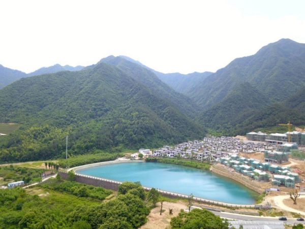 杭州桐庐宜居养生园一线临水，中式合院适合养老度假，产权40年