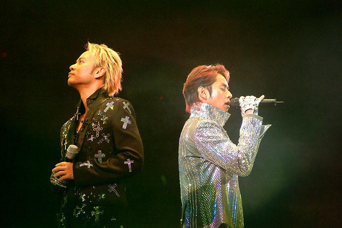 谭咏麟十首经典歌曲现场版,谭咏麟第一次唱的一首歌