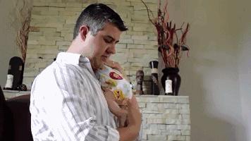 宝宝有胀气怎么拍嗝最有效,宝宝胀气后如何快速拍嗝