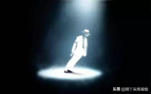 适合久坐人士的7个背部拉伸动作,适合久坐低头的拉伸动作