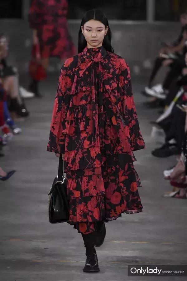 张艺兴valentino东京神图,张艺兴valentino秀场表演