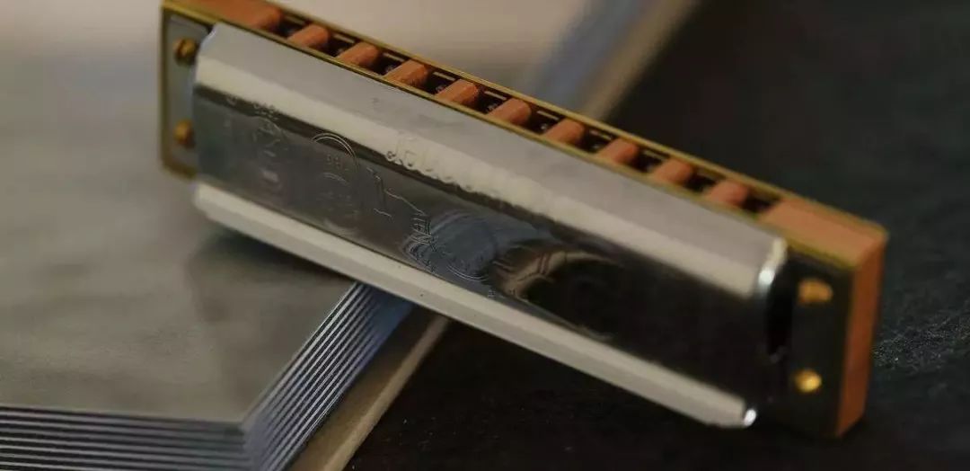 认识口琴与口琴吹奏基本技巧,蓝调口琴如何吹没有杂音