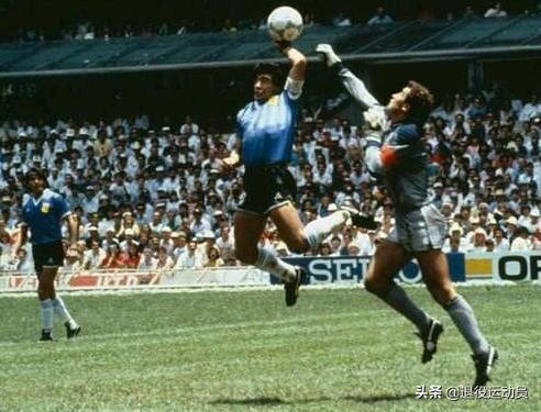 足球场上动容瞬间,足球场上动容的瞬间