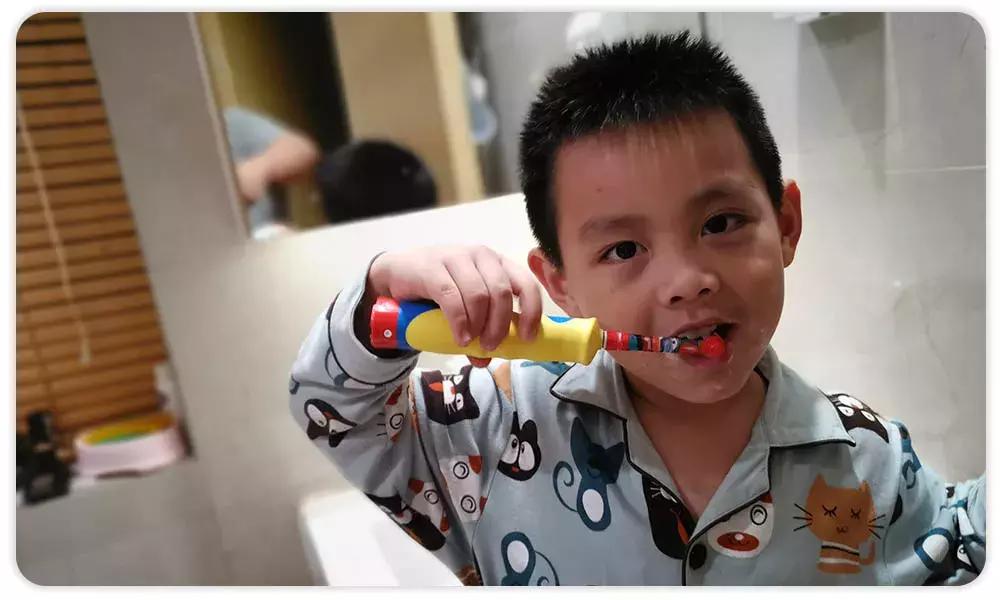 网红爆款牙刷不掉毛,儿童万毛牙刷和软毛牙刷哪款更好