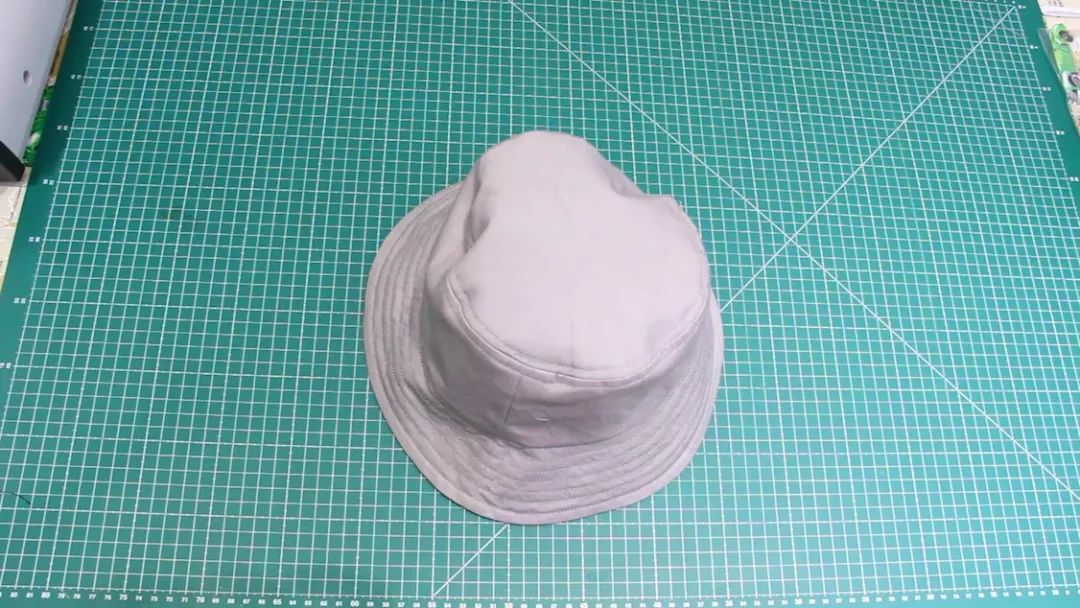 渔夫帽简单日常搭配,渔夫帽要怎么搭配才好看