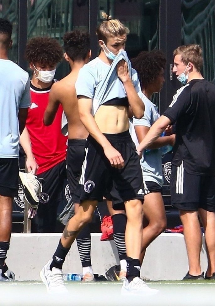 小贝的黄金右脚,小贝的二儿子