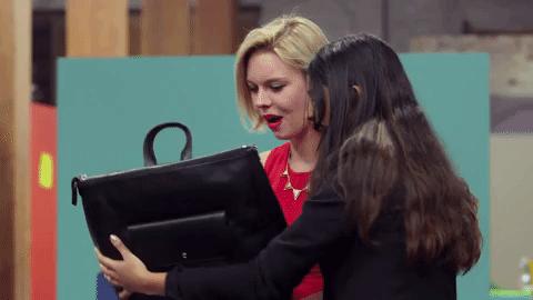 买包都是女人难逃的“宿命”