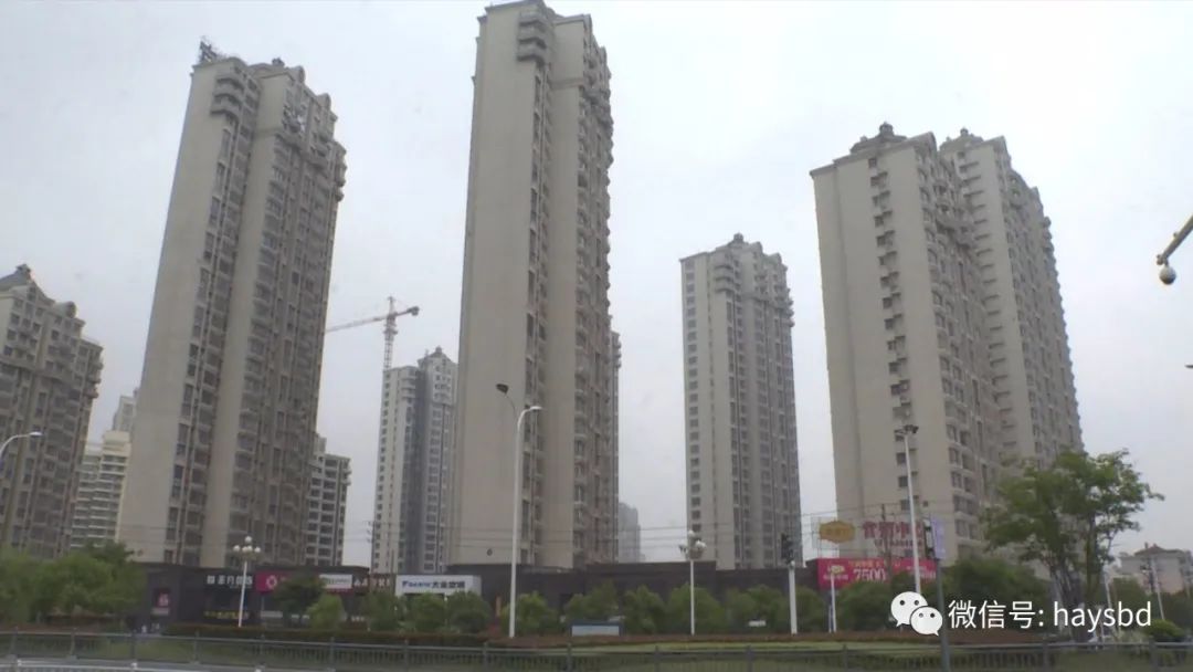 绿地改成车位物业有权收费吗,绿地变成停车场