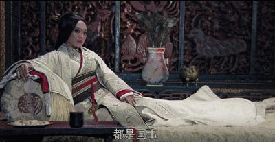 说脱就脱，荒淫、黑暗，尺度堪比《权游》，又一部史诗巨制来袭！