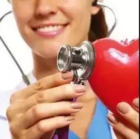 衣服静电粘身快速去静电小妙招,衣服起静电怎么能去除静电