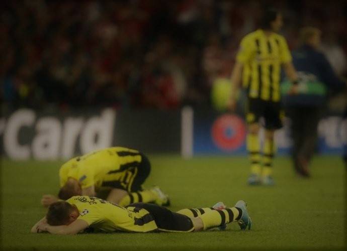 长使英雄泪满襟赞颂的是什么,长使英雄泪满襟解释