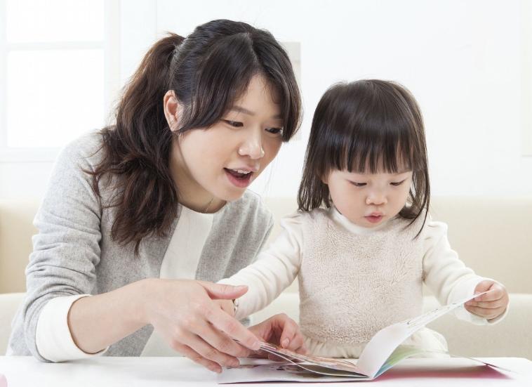 34岁的小孩时不时就打人怎么教育,小孩子动不动就打人怎样解决