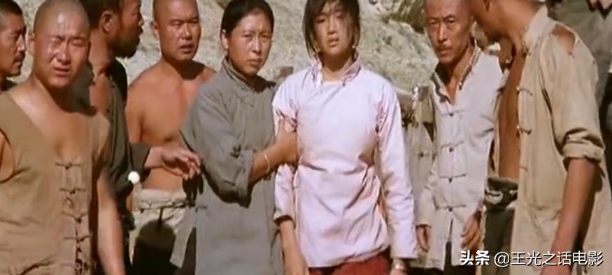 张艺谋拍摄的红高粱是几几年,1987年红高粱张艺谋与巩俐合影