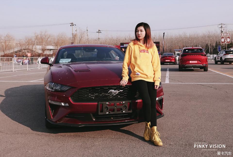 野马mustang宝石红,mustang提车真实评价