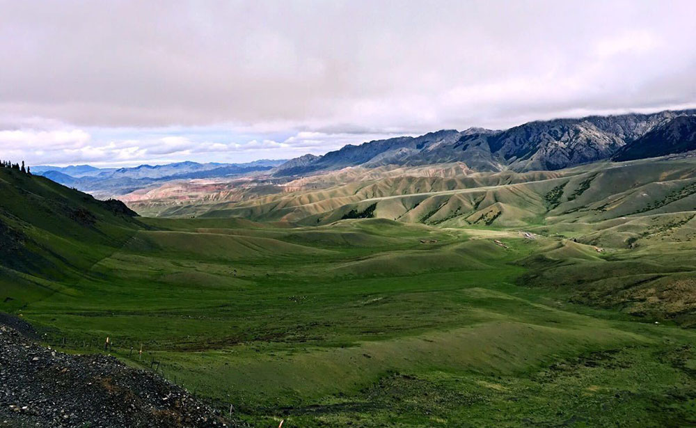 天山天池大峡谷之巅,美丽的天山在西藏吗