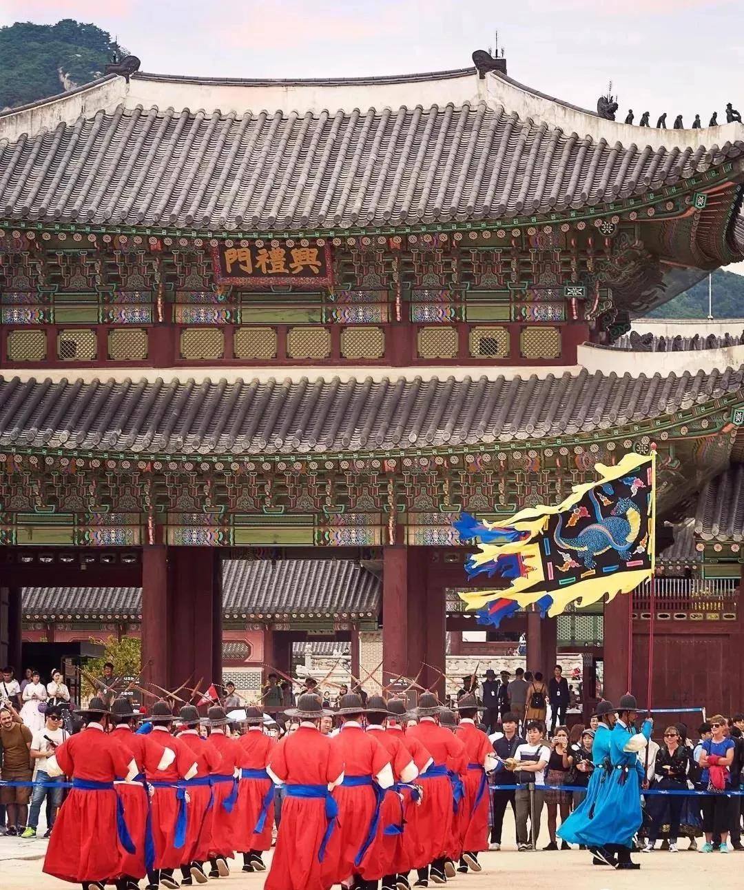 疯了？韩国人把汉服骂上热搜：明明是韩服，中国人抄袭了韩国