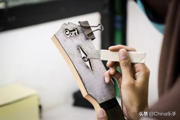 跟随帝声乐器参观世界著名吉他制造商之一Cort印度尼西亚工厂