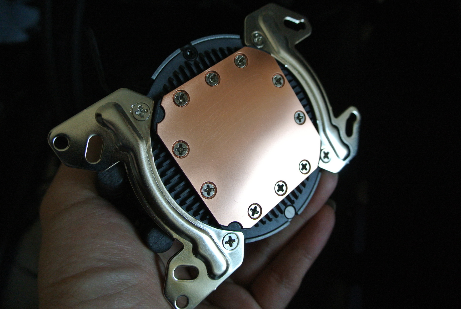 低端cpu配高端主板好吗,什么样的cpu才会用水冷