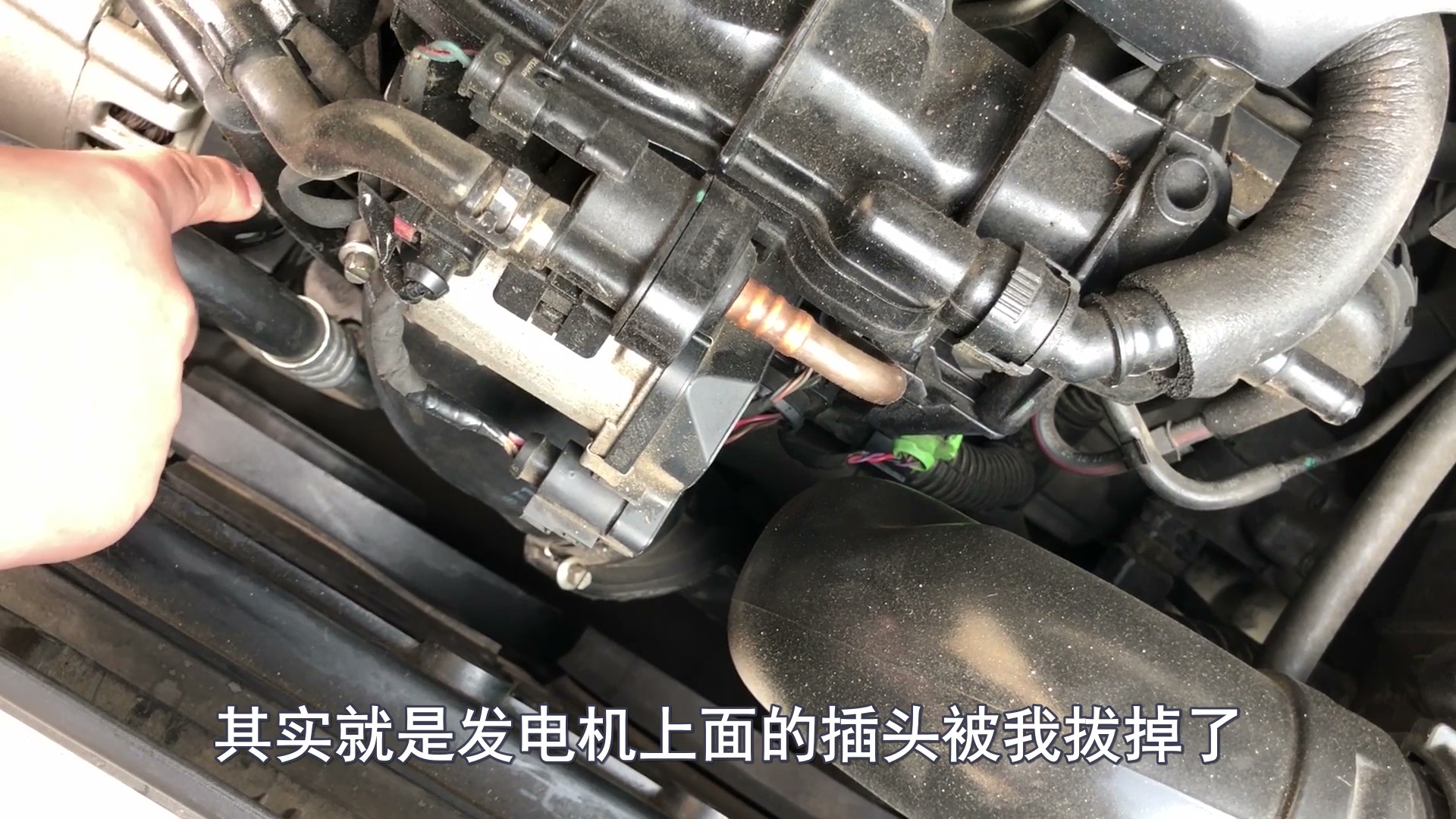 电池故障灯亮是什么故障？引发原因多种多样，车主无需听信经验