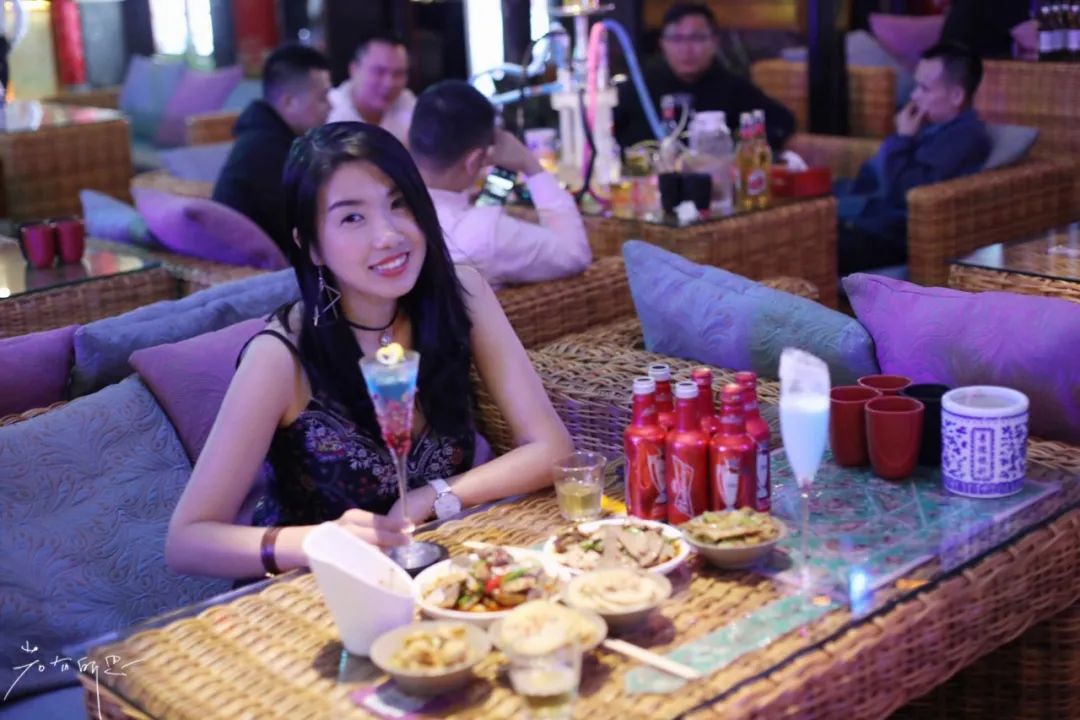 宽窄巷子成都休闲慢生活好去处,夜游成都宽窄巷子茶馆