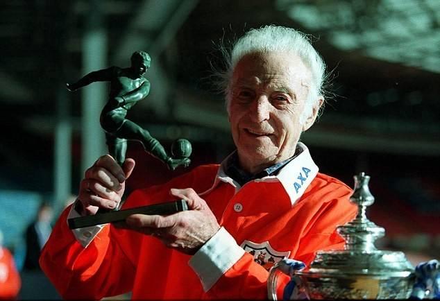 盘点踢足球最厉害的人,踢球最老的球星