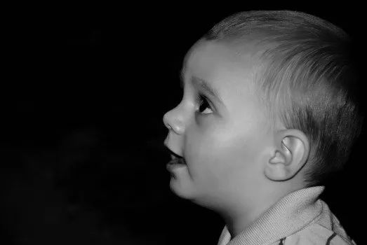 儿童高管性侵养女案件,高管性侵养女事件中媒体的原则