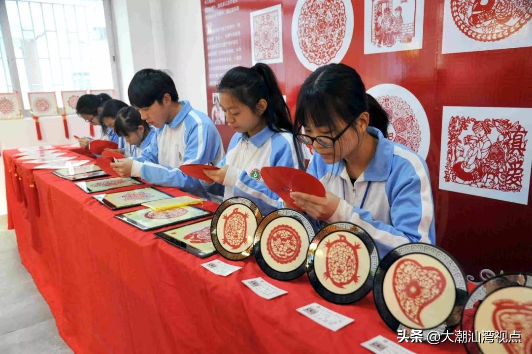 汕头市潮阳区学校各种校服,汕头潮阳职校的校服哪里有卖