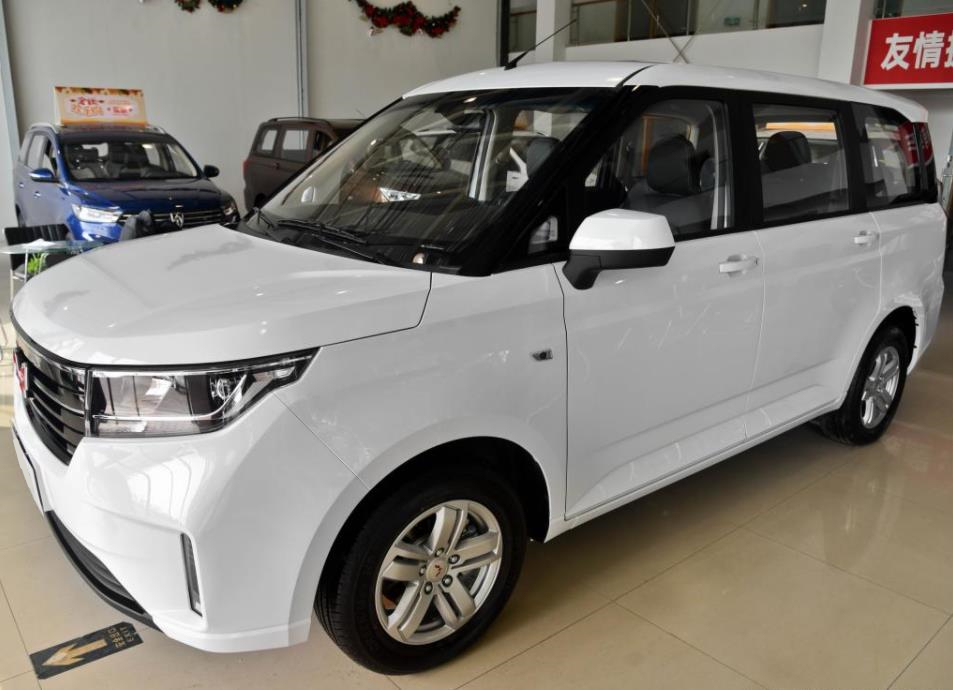 五菱宏光plus2座致富版,五菱宏光帮农民致富