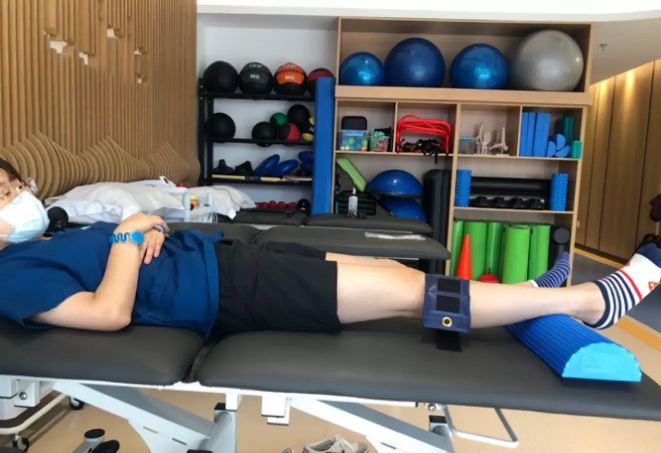 髌骨粉碎性骨折康复训练痛苦吗,髌骨骨折术后第五周康复训练