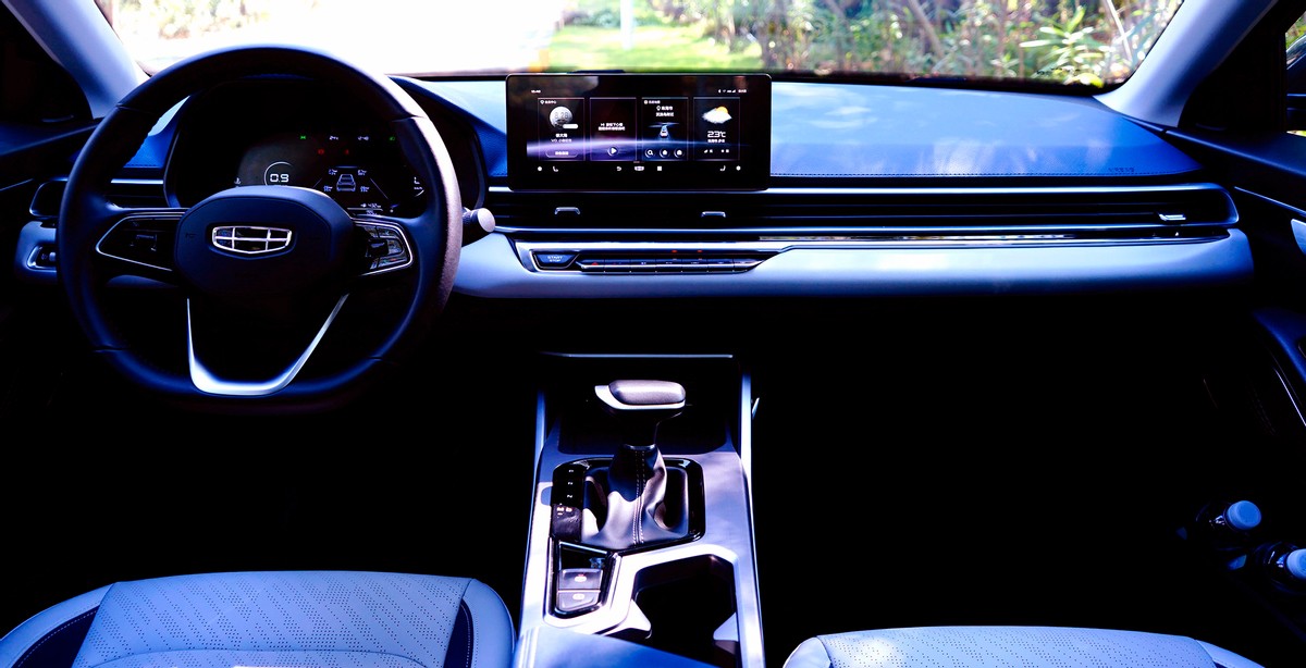 帝豪第四代冠军版豪华型驾驶体验,外观时尚舒适动力好的车