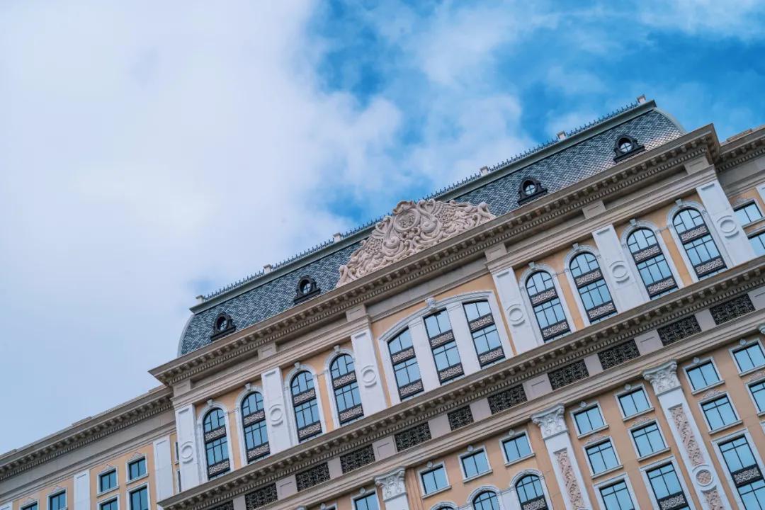 200块钱住北京,200块住酒店吃大餐