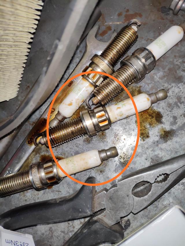 发动机气门室盖渗油是机油吗,发动机气门室盖渗油用去4s店吗