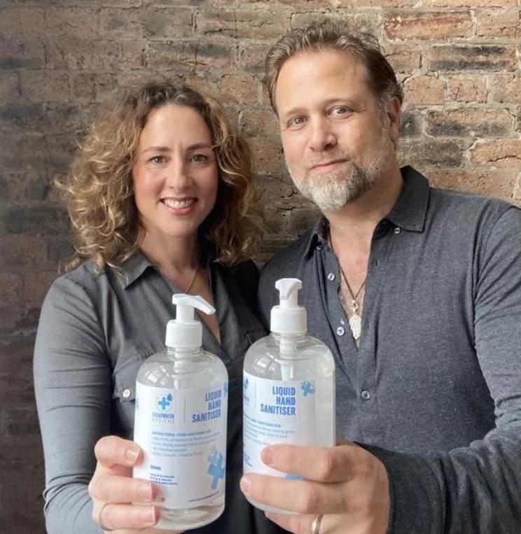 英国夫妇开洗手液工厂盈利2.6亿,疫情下无害灭微创业成热选