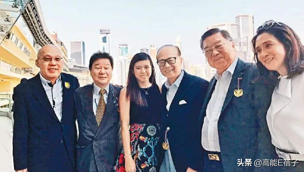 璞棬鍐嶈捣椋庝簯,棣欐腐璞棬涓変唬鍚嶅獩