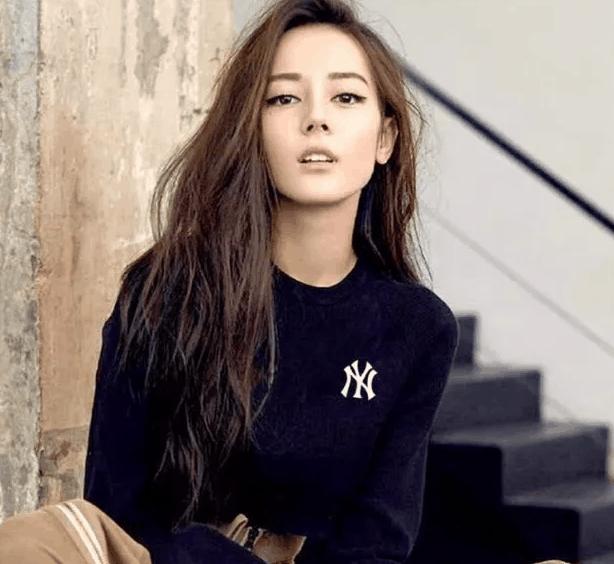 大幂幂穿搭春夏,杨幂同款gucci粉色小鹿斑比卫衣