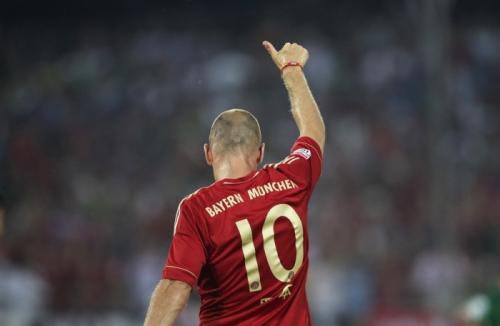 足球历史上谁惹到过梅西和c罗,足坛名帅评价梅西和c罗