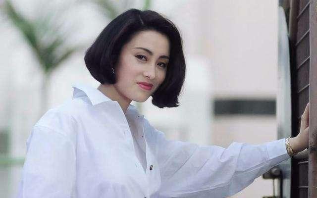 55岁张敏罕见晒照,张敏素颜