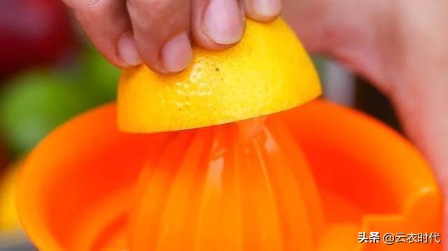 洗衣机衣服染色怎么洗掉妙招,红色的衣服染色怎么洗掉妙招