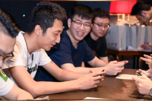 实况足球手游小贝任意球,实况足球小贝中场吊射时刻