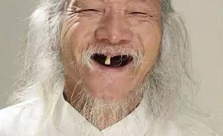 老人牙齿变长,老年人牙齿越大越容易出问题