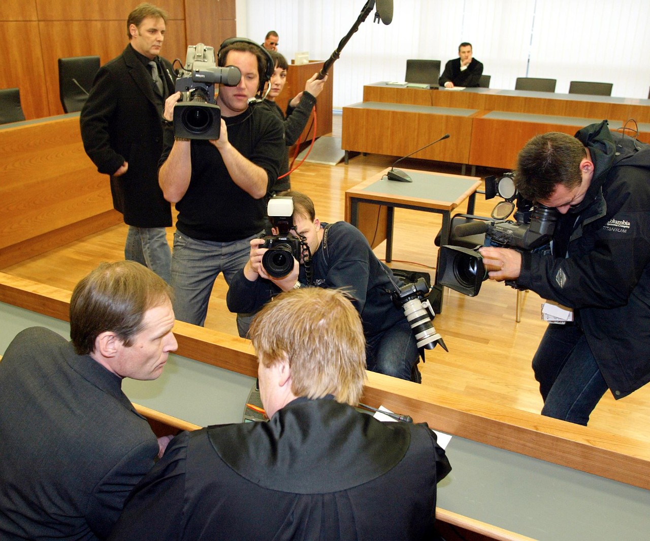 即使一个人自愿被吃，罪犯是无法逃脱法律的重刑