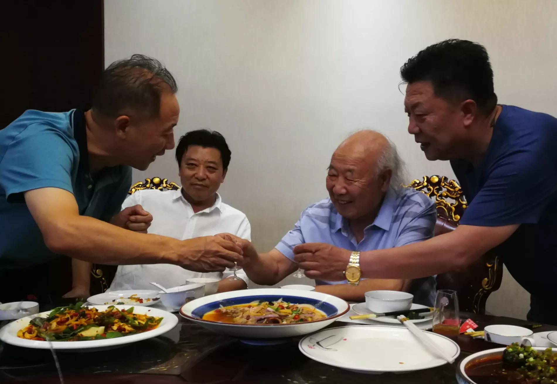 神龙药业邀请汉中各界人士“共庆七夕，畅话神农”