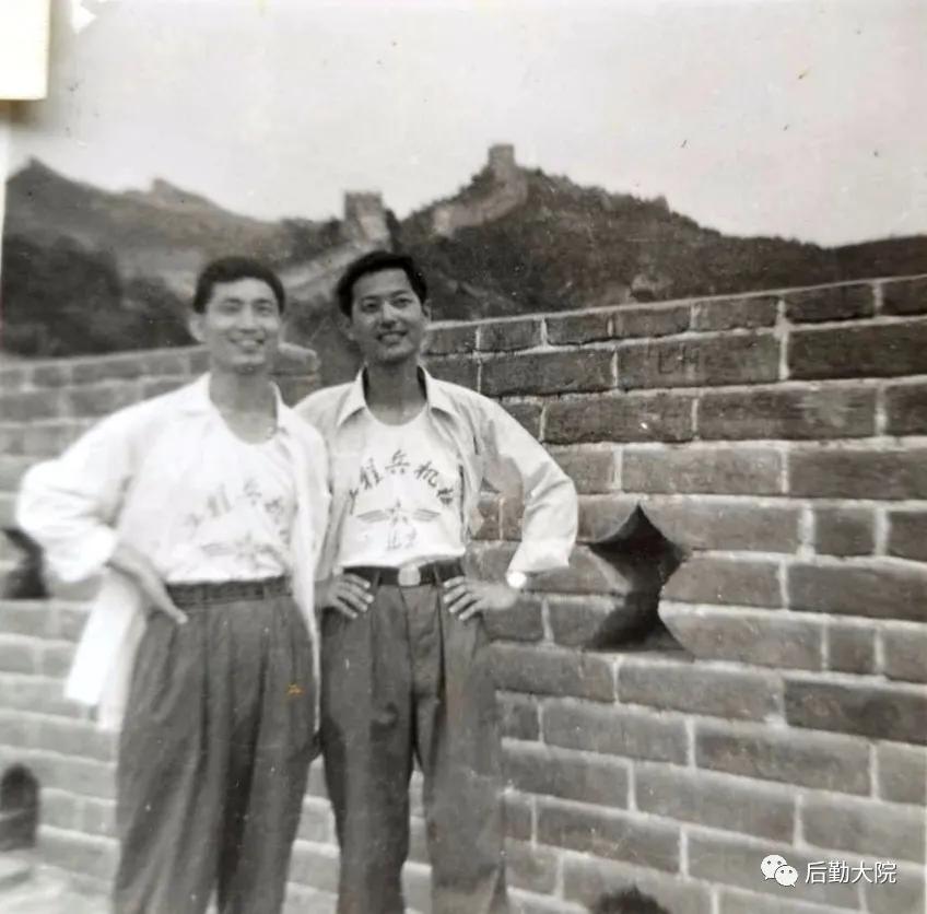 鐕曞北鑴氫笅鍐涙牎鍥剧墖,鐕曞北灏戝勾鍐涙牎