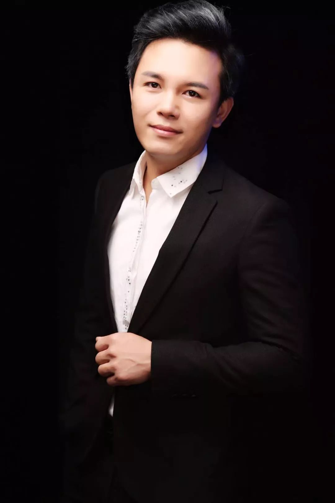 “喜欢是浅浅的爱，爱是深深的喜欢”——影人会文旅体团副团长陈俊首支原创单曲《浅喜深爱》现已全国上线！